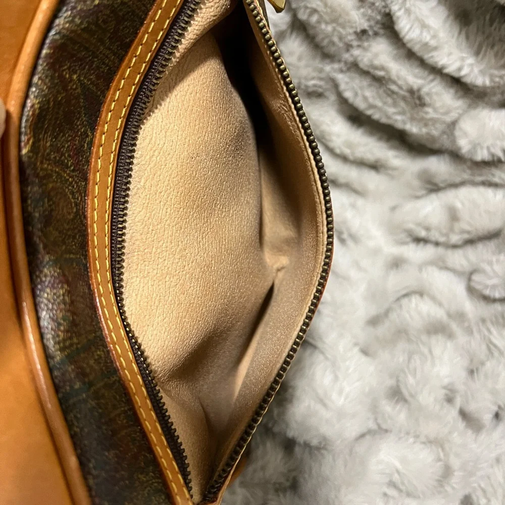 Etro, Elegant Brown Paisley Shoulder Bag EUC - Picture 7 of 10